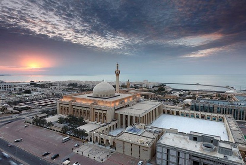 Kuwait Mulai Fase Keempat Pulihkan Kehidupan Normal. Masjid Agung Kuwait