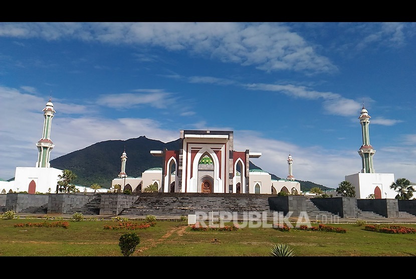 Masjid Agung Natuna di Kabupaten Natuna.