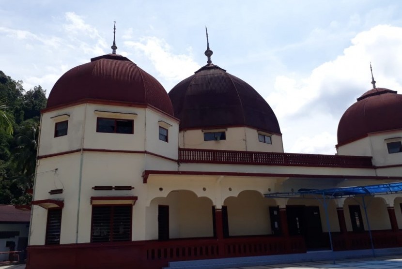 Masjid Agung Nurul Islam di Kota Sawahlunto yang dulunya adalah bekas PLTU di zaman Belanda dan tempat gudang senjata di zaman perjuangan kemerdekaan.