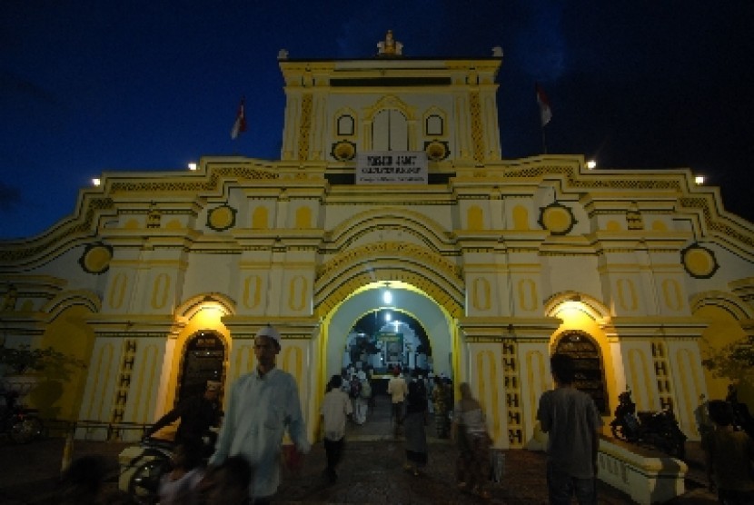 Masjid Agung Sumenep yang bergaya arsitektur Cina, di Sumenep, Madura, Jawa Timur.