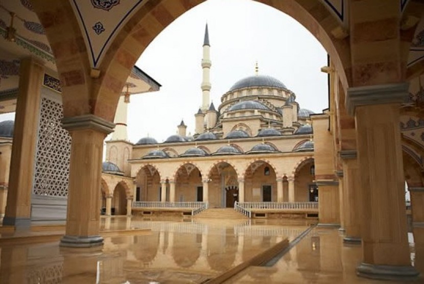 Masjid Akhmad Kadyrov di Grozny, Chechnya.