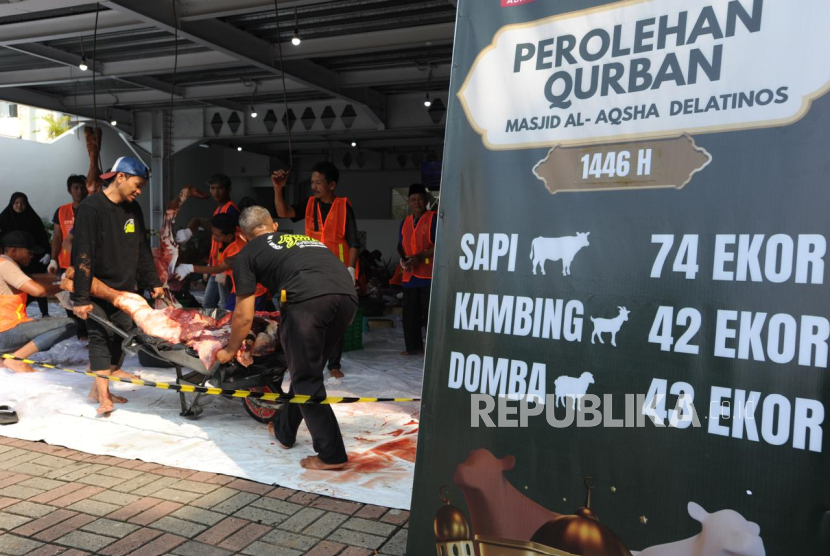 Masjid Al-Aqsha di Komplek perumahan De Latinos BSD Tangerang Selatan, menyembelih sebanyak 161 ekor hewan kurban atau senilai Rp 2.183.900.000, Sabtu (7/6/2025).