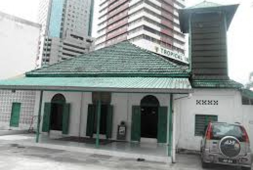 Masjid Al-Attas, Johor Baru, Malaysia. Larangan aktivitas politik di masjid-masjid Johor Malaysia berlaku untuk semua