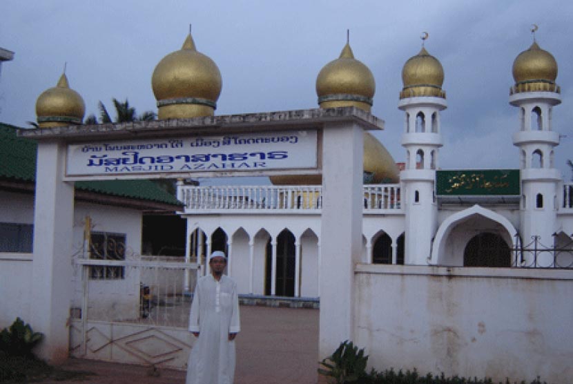 Mari Sholat Masjid Vientiane di Laos. Masjid Al-Azhar di Vientiane, Laos.