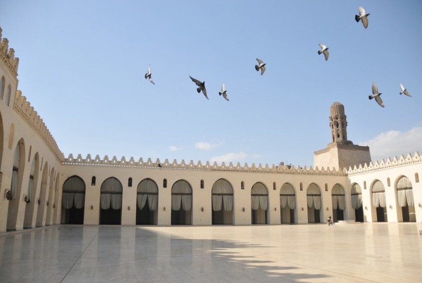 Masjid al-Hakim, Kairo, Mesir, peninggalan Dinasti Fatimiyah.