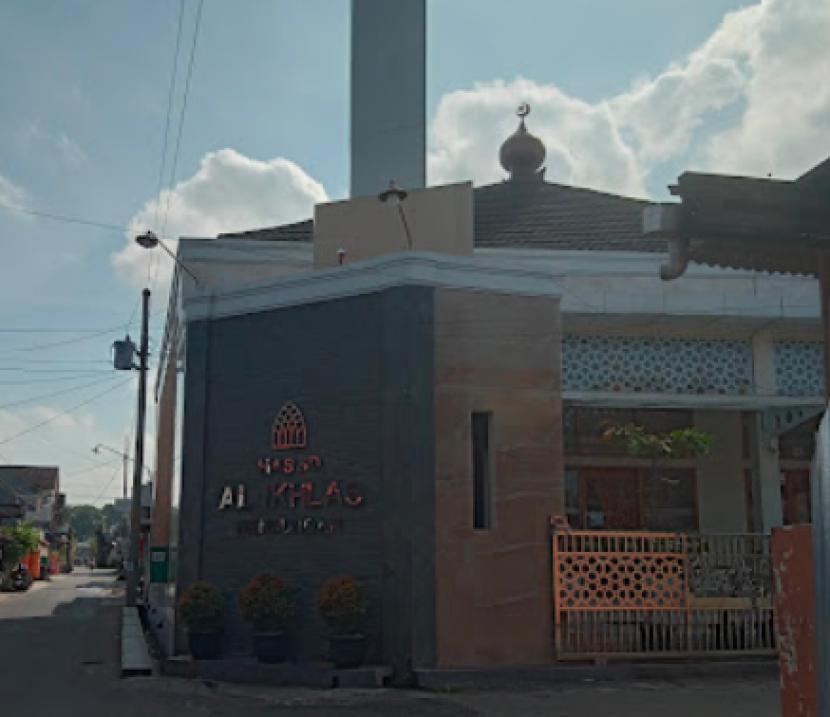 Masjid Al-Ikhlas Jalan Mendungan No 8, Sukoharjo Jawa Tengah