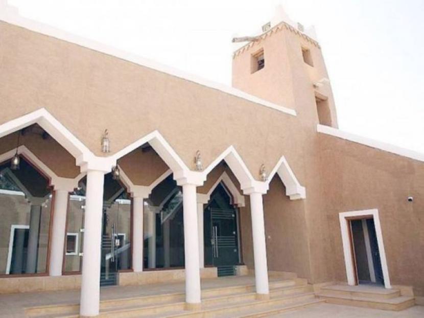 Masjid Al Mansaf Arab Saudi baru saja kelar renovasinya. 