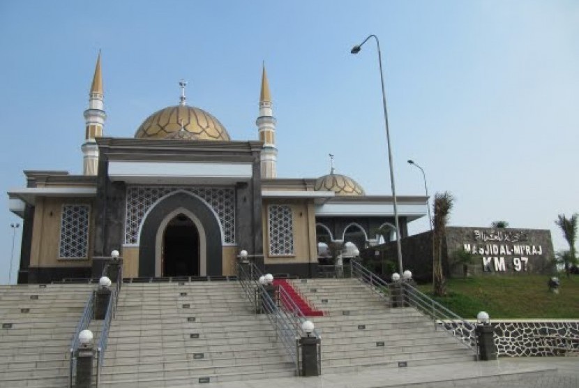 Masjid Al Mi Raj Miniatur Nabawi Di Tol Cipularang 2 Republika Online