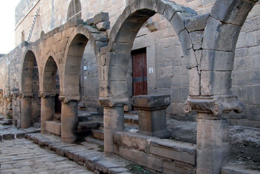 Masjid Al-Umari di Busra, Suriah.