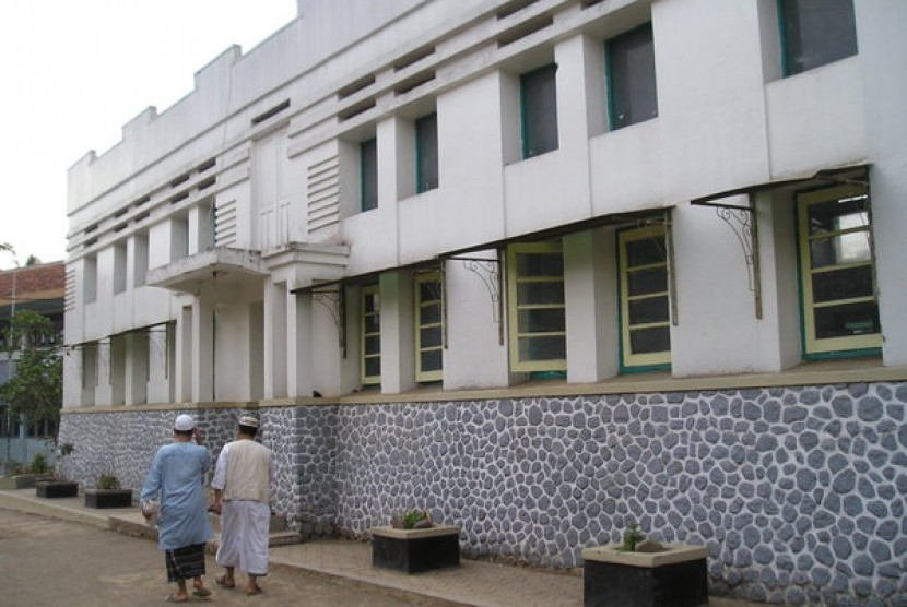Masjid Assyuro, Cipari