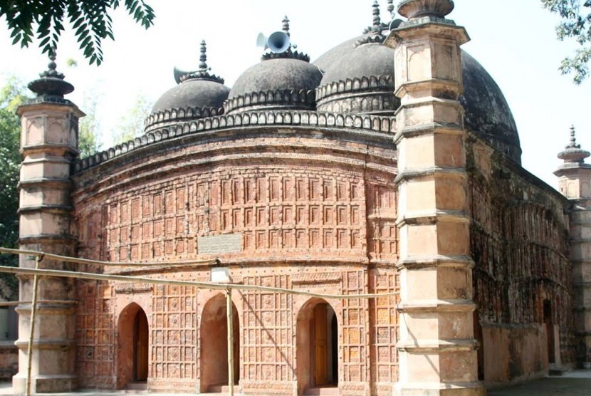 Masjid Atia di Bangladesh.