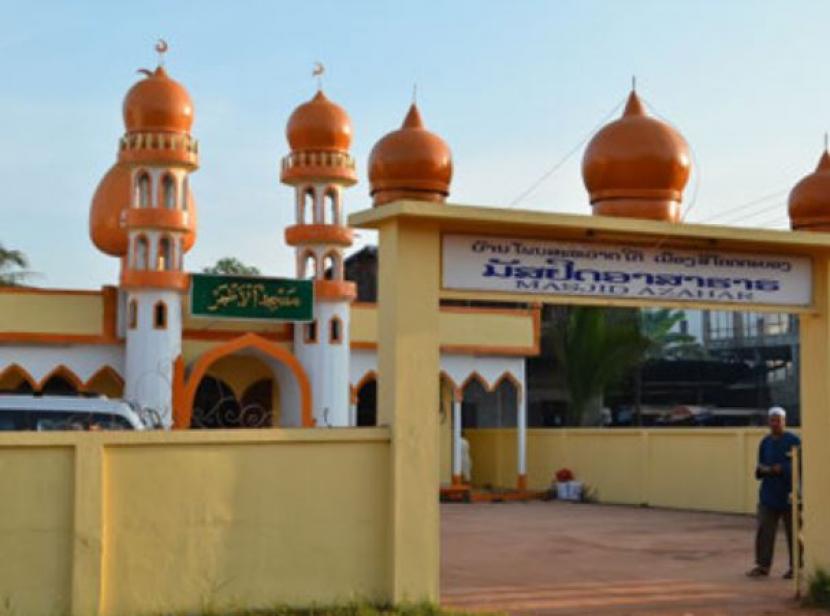 Islam di Laos tetap bertahan di bawah pemerintahan komunis. Masjid Azahar. Laos.