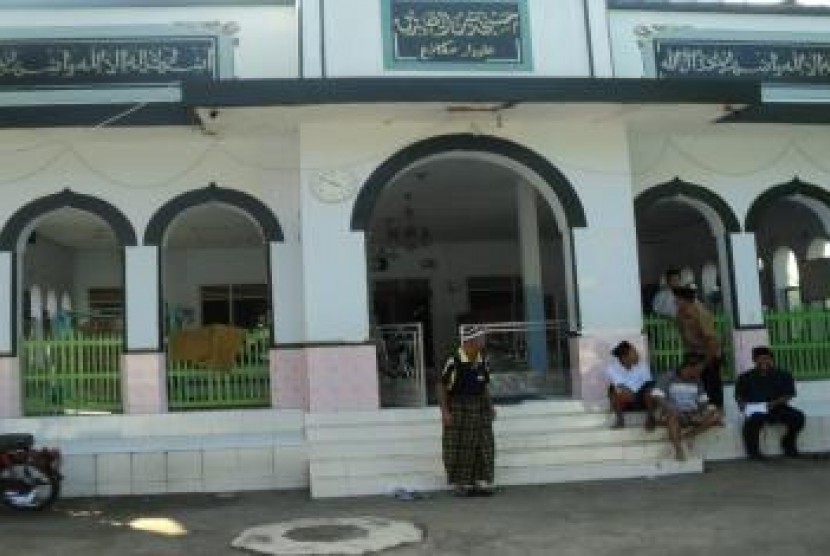 Masjid Baitul Abidin Desa Ngluwar
