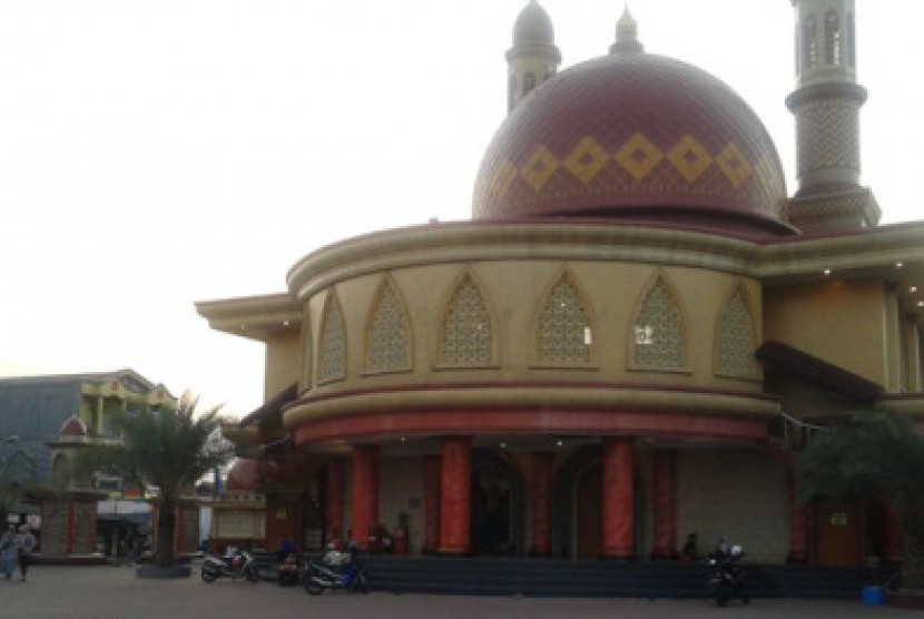  Masjid Baiturrahman di Depok, Jawa Barat.