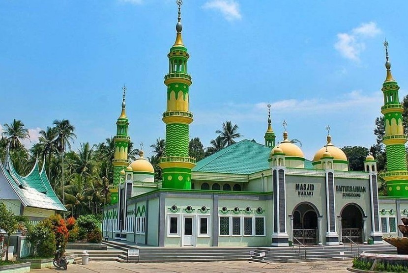 Masjid Baiturrahman di Kecamatan Sungayang, Kabupaten Tanah Datar, Sumatera Barat