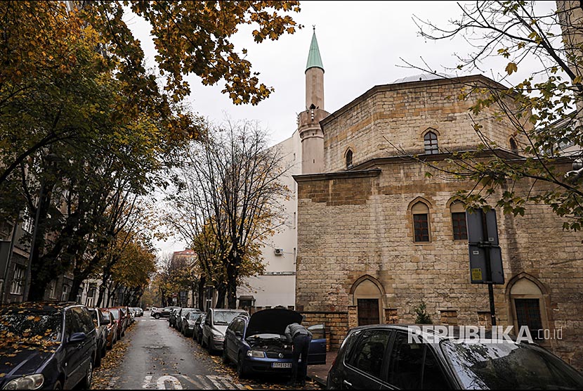 Masjid Bajrakli tampak di Disktrik Dorcol, Beograd, Serbia. Populasi muslim di Serbia mencapai 230ribu setara 3,1 persen dari jumlah total penduduk Serbia. 