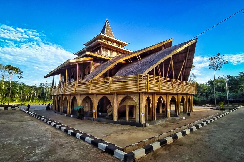 Masjid Bambu Kiram di Kabupaten Banjar, Kalimantan Selatan.