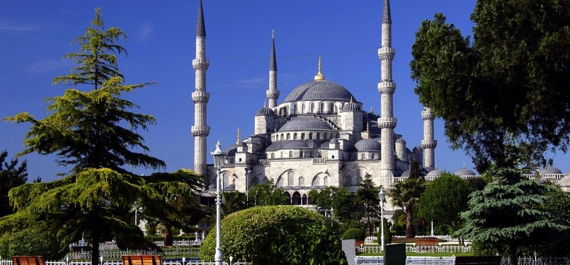 Masjid Biru atau Masjid Jami' Sultan Ahmad adalah salah satu peninggalan Sultan Ahmad I.