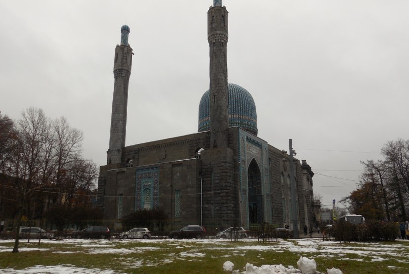 Masjid Biru atau Masjid Sukarno di San Petersburg, Rusia.