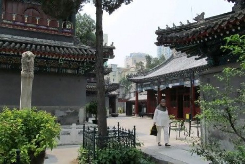 Masjid Cina bergaya Timur Tengah