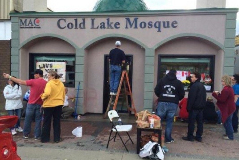 Masjid Cold Lake, salah satu masjid yang ada di  Kanada.