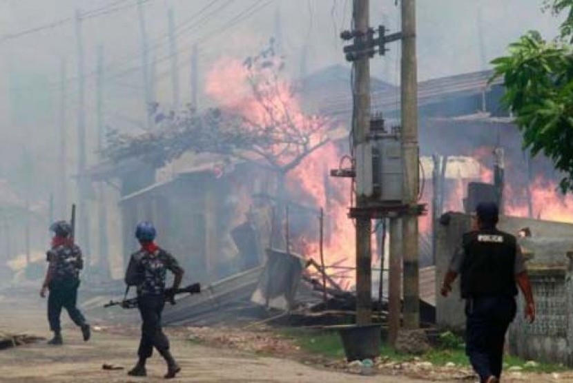 Masjid dan rumah penduduk Muslim Rohingya terus dibakar