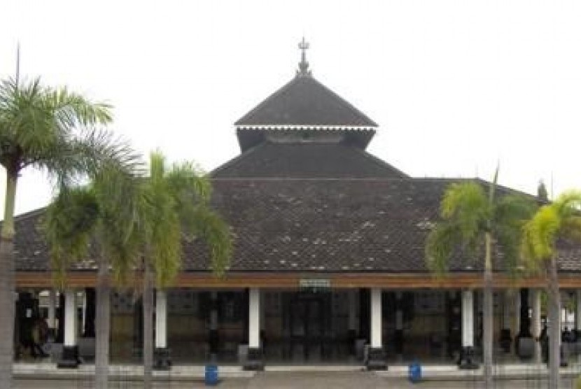 bangunan masjid yang merupakan hasil akulturasi memiliki ciri-ciri