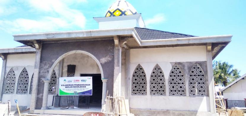 Pembangunan kembali masjid di Kampung Qur'an Dasan Lekong, NTB  ditargetkan rampung akhir Ramadhan dan bisa digunakan perdana untuk melaksanakan shalat Idul Fitri 1442 H.