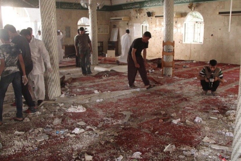 Masjid di Qatif yang dibom ISIS tewaskan 21 Muslim Syiah.