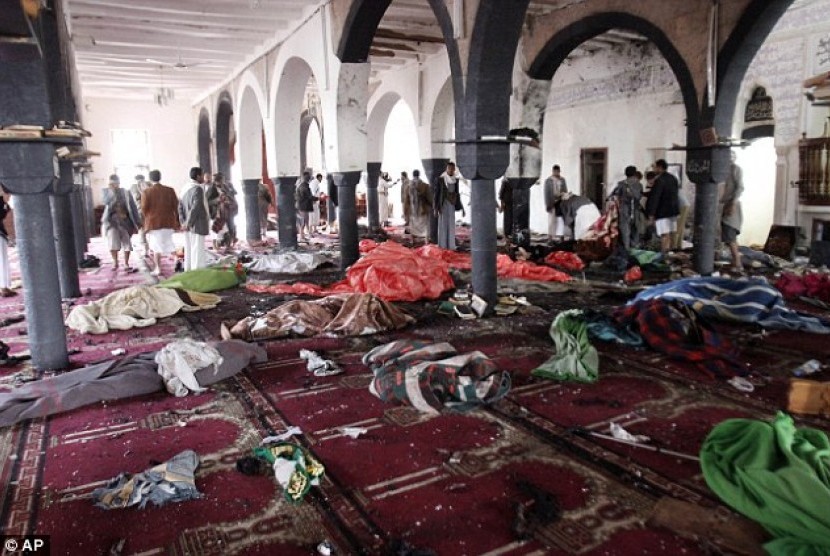 Masjid di Yaman menjadi sasaran bom.