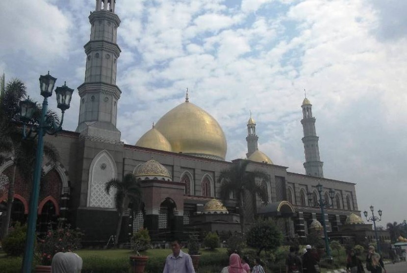 Harga Foto Prewedding Di Masjid Kubah Emas