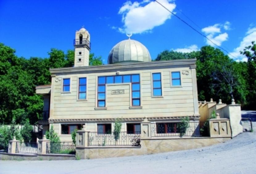 Masjid Dirnis, Landmark Keagamaan dan Pusat Budaya Purbakala Azerbaijan