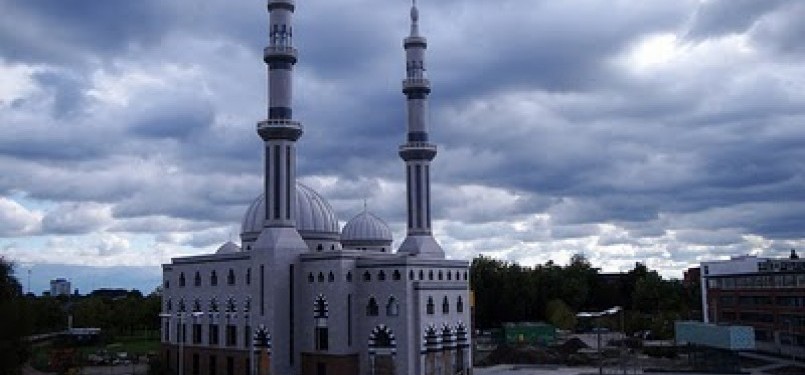 Masjid Essalam, salah satu masjid besar di Eropa (ilustrasi)