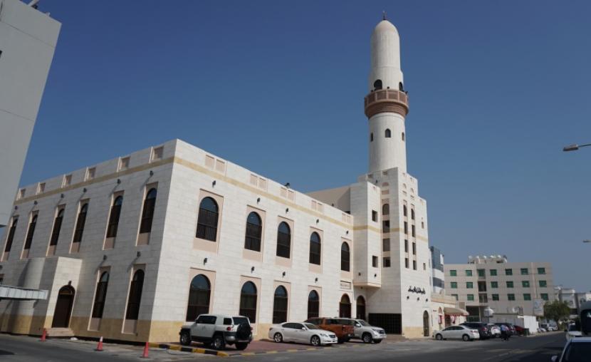  Langgar Prokes, Tiga Masjid Bahrain Ditutup Sementara. Foto:  Masjid Fatima Al Houty di Kota Muharraq, Bahrain.