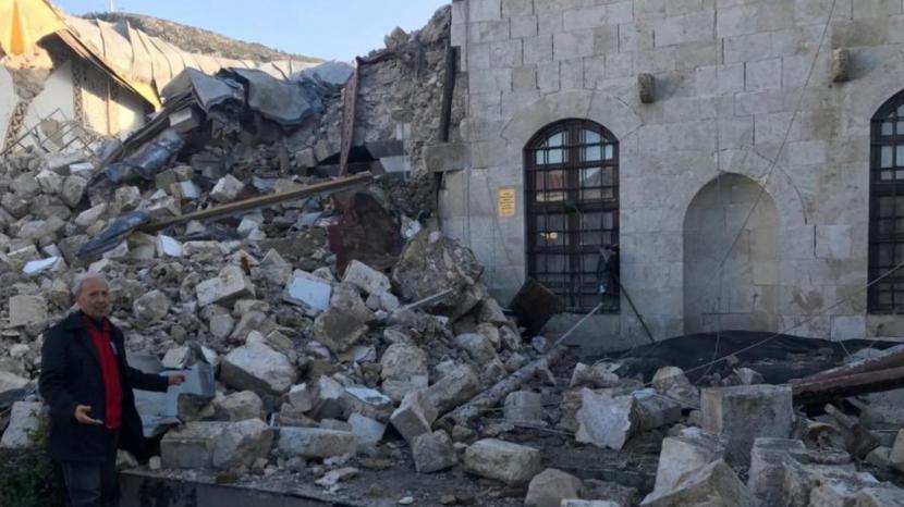 Masjid Habibi Neccar di Turki hancur akibat gempa. Beberapa catatan menyebutkan bangunan aslinya berasal dari pertengahan abad ke-7. Masjid Tertua Anatolia di Turki Rusak Berat Diguncang Gempa