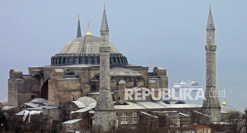 Sholat Jumat di Hagia Sophia Terapkan Protokol Kesehatan. Masjid Hagia Sophia