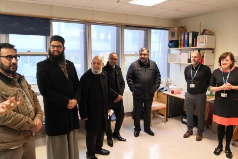 Masjid di London Donasikan Rp 195 Juta ke RS Anak. Masjid Harrow Central mendonasikan 11 poundsterling atau sekitar Rp 195 juta kepada London North West Healthcare Charity dan para staf di Rumah Sakit Chaucer Ward of Northwick Park di London, Inggris.
