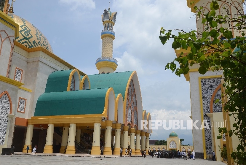 Masjid Hubbul Wathan di komplek Islamic Center Mataram, Lombok, Nusa Tenggara Barat. (ilustrasi). Dasar Hukum Menyetel Murattal Sebelum Adzan