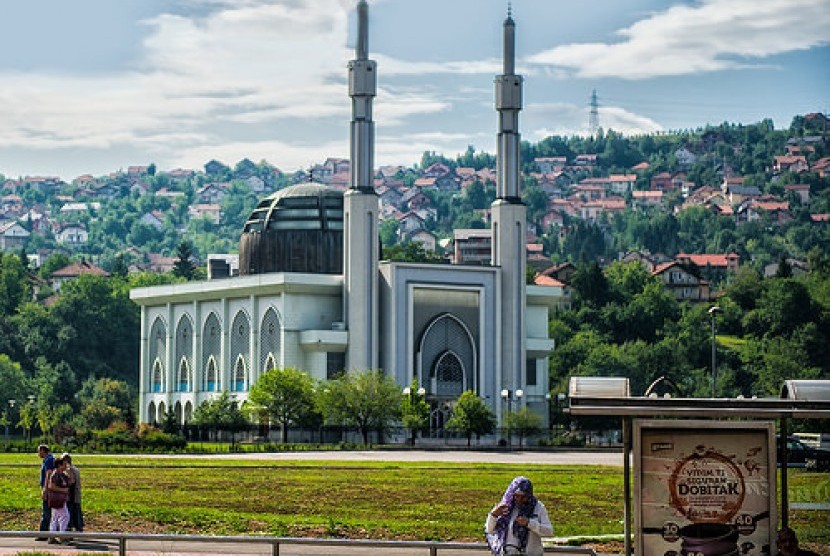 Masjid Istiqlal (Masjid Soeharto) di Srajevo.