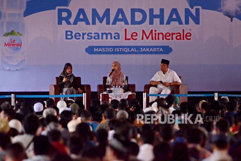 Masjid Istiqlal menggandeng Le Minerale dengan menyelenggarakan berbagai kegiatan sosial dan keagamaan. 