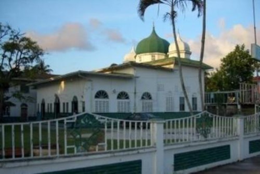 Masjid Jama Queenstown di Guyana.