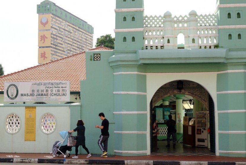 Jamaah 10 Masjid di Singapura Diminta Pantau Kesehatan. Masjid Jamae atau Masjid Chulia di Jalan South Bridge distrik Chinatown Singapura.(Republika/Idealisa Masyrafina)
