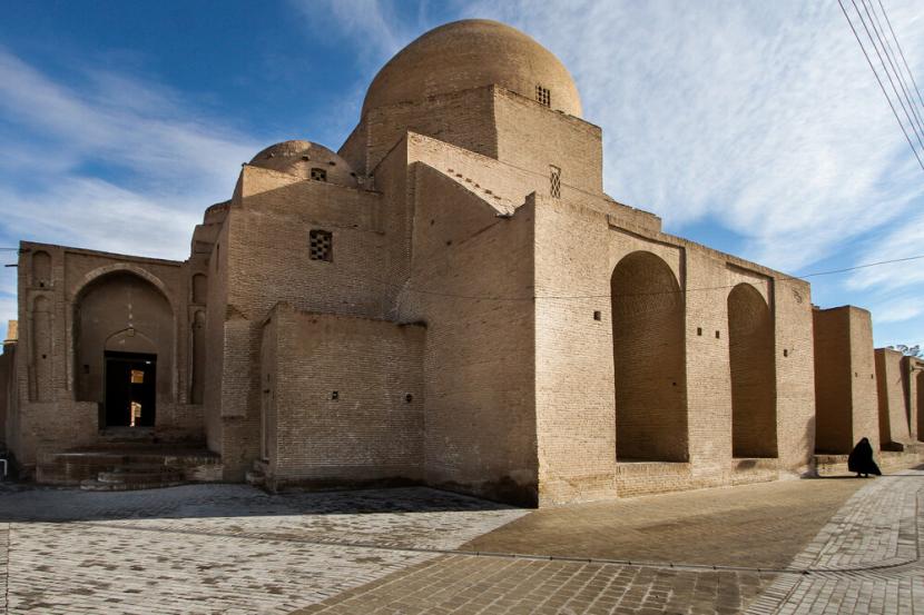 Masjid Jameh Ardestan adalah salah satu masjid purba di Iran yang sangat terawat.
