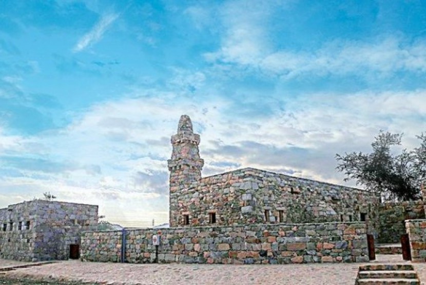 Masjid Jarir al-Bajali salah satu masjid yang direnovasi Saudi, bekas masjid yang dibangun sahabat Rasulullah SAW.