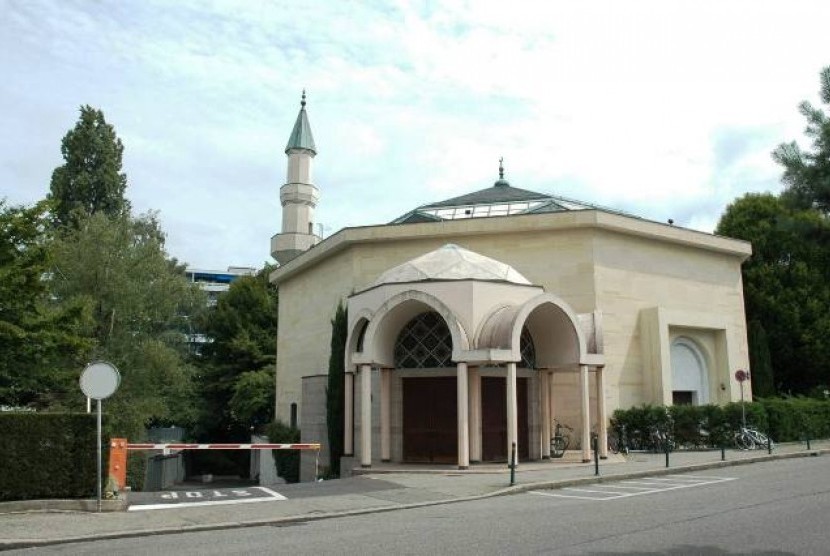 Masjid Jenewa, Swiss yang merupakan pusat masjid terbesar di Swiss.