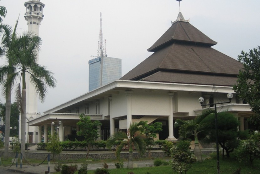 Masjid Kampus IAIN Sunan Ampel Surabaya, Jawa Timur.