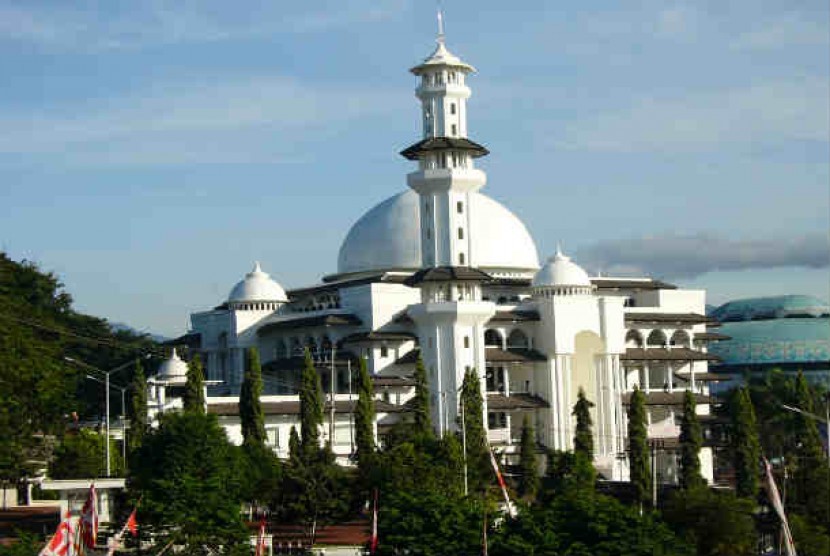 Masjid AR Fachruddin di Kampus Universitas Muhammadiyah Malang (UMM).