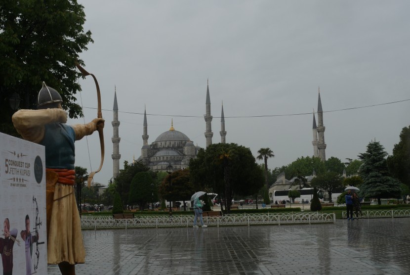 Masjid karya arsitek Mimar Sinan di Istambul, Turki.