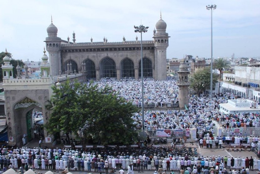 Dua Masjid di India Masih Ditutup. Masjid Makkah di Hyderabad, India.