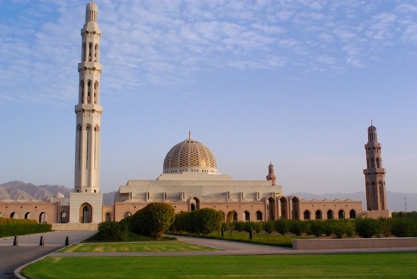 Masjid Masjid Agung Sultan Qaboos di Oman.